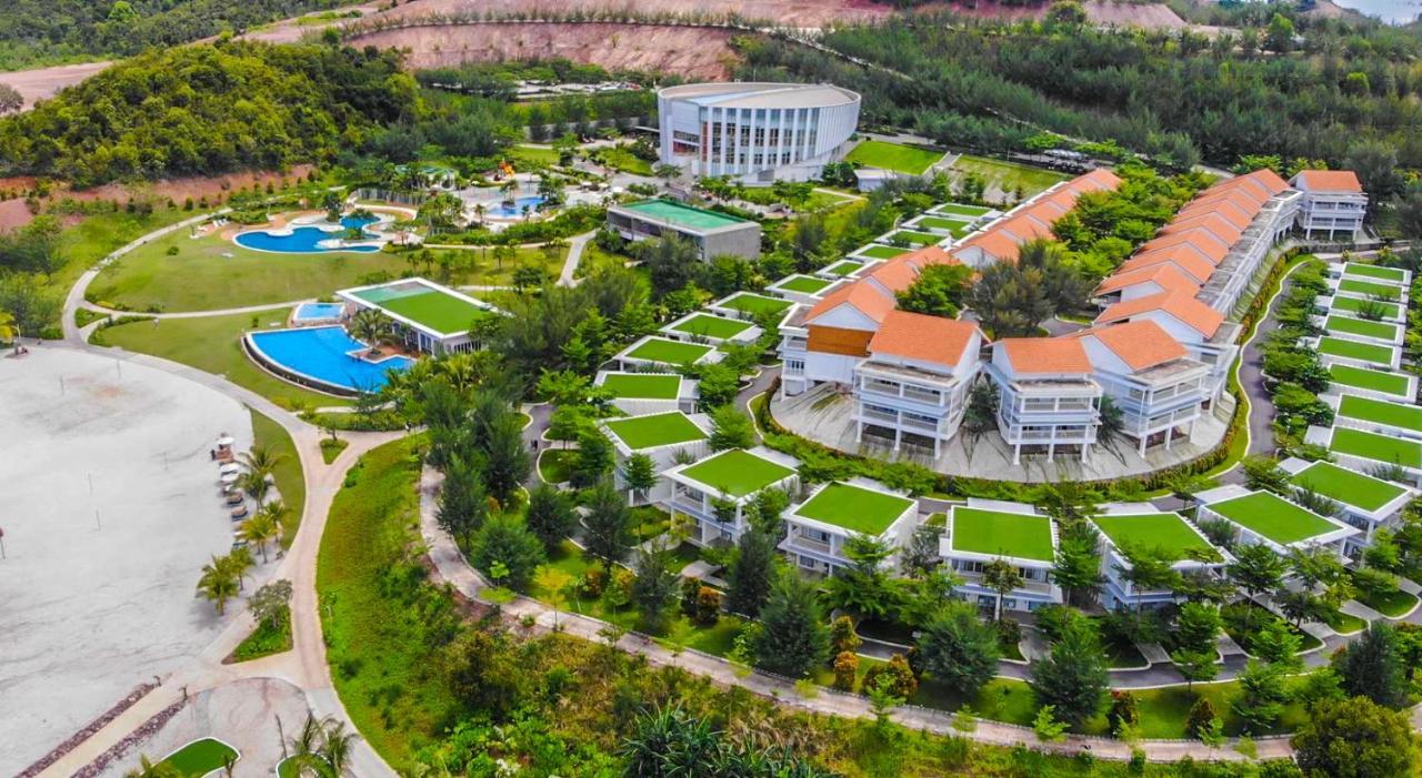 Harris Resort Barelang Batam Sagulung Exterior foto