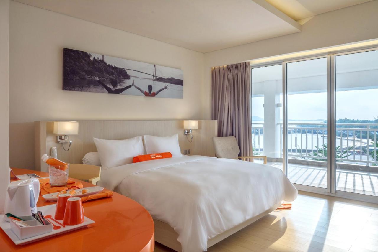 Harris Resort Barelang Batam Sagulung Exterior foto